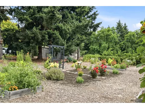 Exterior - 14633 Ehlen Rd NE, Aurora, OR 97002 photo 5 of 7