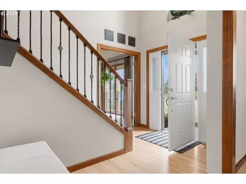 Entry Way - 14633 Ehlen Rd NE, Aurora, OR 97002 photo 2 of 3
