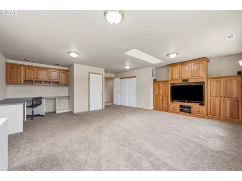 Living - 14633 Ehlen Rd NE, Aurora, OR 97002 photo 5 of 5