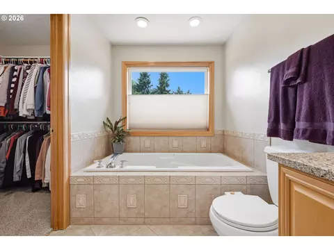 Bath - 14633 Ehlen Rd NE, Aurora, OR 97002 photo 4 of 6