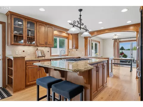 Kitchen - 14633 Ehlen Rd NE, Aurora, OR 97002 photo 3 of 6