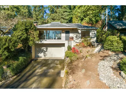 909 SW Cheltenham St, Portland, OR 97239