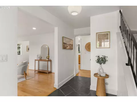 Entry Way - 1995 Greiner St, Eugene, OR 97405 photo 1 of 2