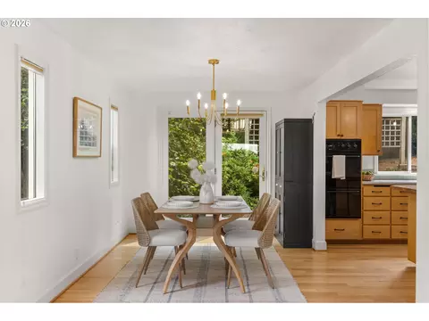 Dining - 1995 Greiner St, Eugene, OR 97405 photo 1 of 1