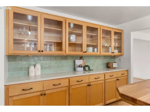 Kitchen - 1995 Greiner St, Eugene, OR 97405 photo 4 of 4