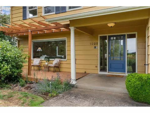 Exterior - 1995 Greiner St, Eugene, OR 97405 photo 2 of 6