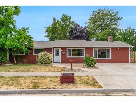 719 S Chehalem St, Newberg, OR 97132