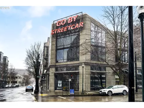 1030 NW 12th Ave #207, Portland, OR 97209