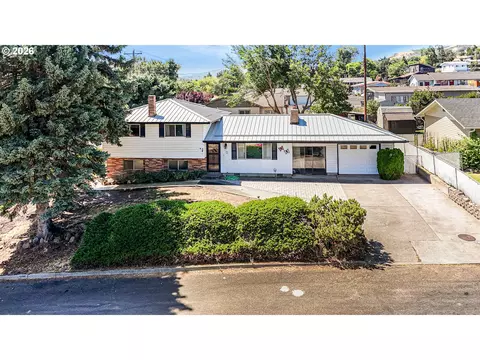 1004 Maple St, The Dalles, OR 97058