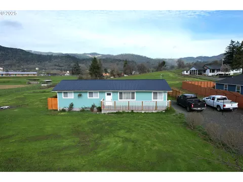 616 E Fourth Ave, Riddle, OR 97469