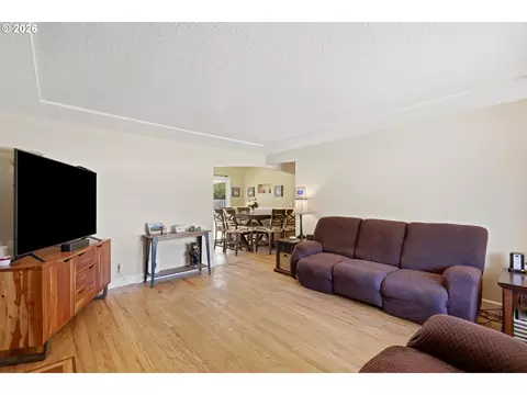 Living - 18232 SE Clinton St, Gresham, OR 97030 photo 1 of 3