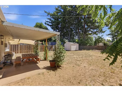 Exterior - 18232 SE Clinton St, Gresham, OR 97030 photo 3 of 5