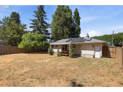 Exterior - 18232 SE Clinton St, Gresham, OR 97030 photo 2 of 5