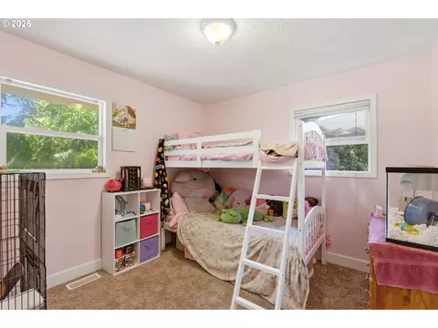 Bedroom - 18232 SE Clinton St, Gresham, OR 97030 photo 3 of 5