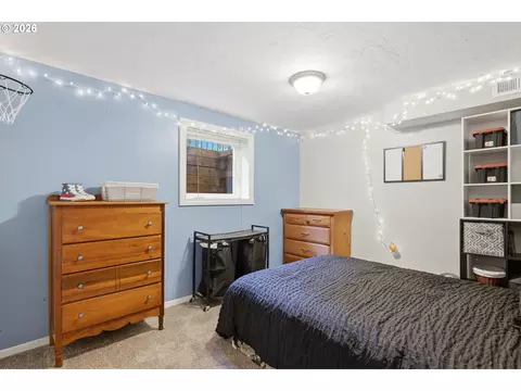 Bedroom - 18232 SE Clinton St, Gresham, OR 97030 photo 5 of 5