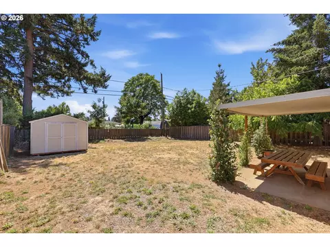 Exterior - 18232 SE Clinton St, Gresham, OR 97030 photo 4 of 5