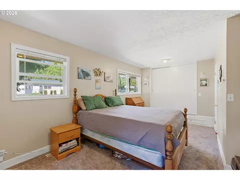 Bedroom - 18232 SE Clinton St, Gresham, OR 97030 photo 1 of 5