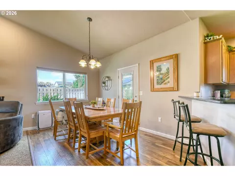 Dining - 1914 SW 2nd Dr, Pendleton, OR 97801 photo 3 of 3