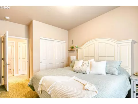 Bedroom - 1914 SW 2nd Dr, Pendleton, OR 97801 photo 4 of 4