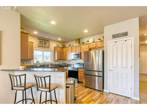 Kitchen - 1914 SW 2nd Dr, Pendleton, OR 97801 photo 1 of 5