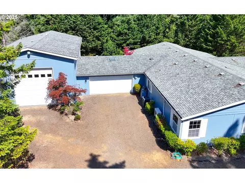 5509 Mercer Lake Rd, Florence, OR 97439