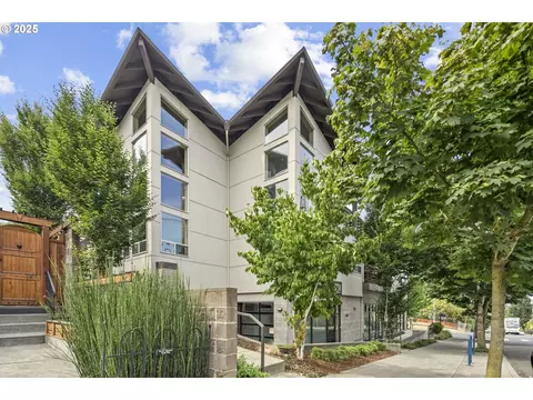 512 SE 60th Ave #206, Portland, OR 97215