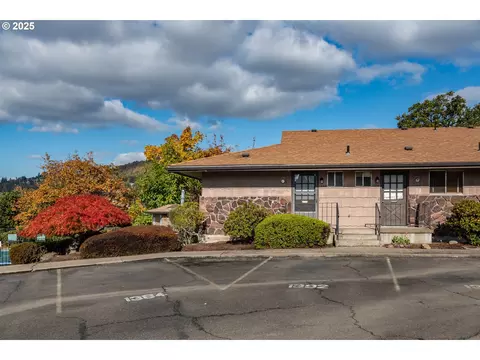 1392 SE Court Ave, Roseburg, OR 97470