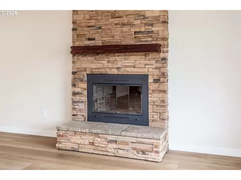 Living - 2500 SW 15th St, Gresham, OR 97080 photo 5 of 6