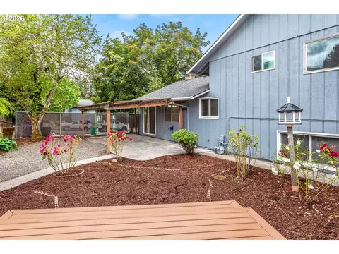 Exterior - 2500 SW 15th St, Gresham, OR 97080 photo 6 of 6