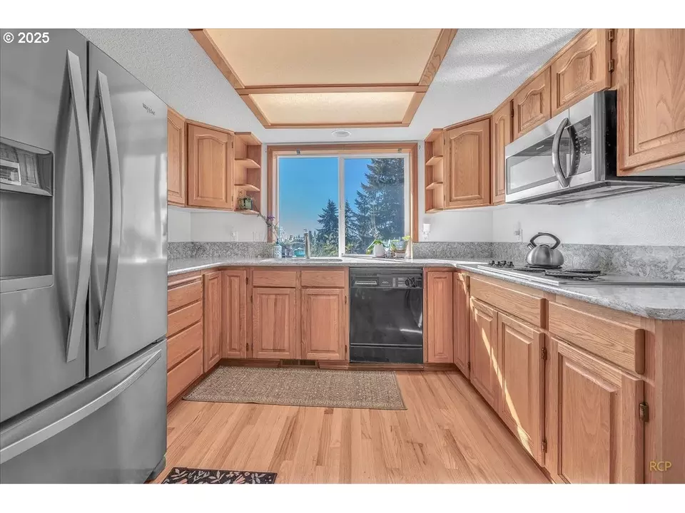 Kitchen - 59720 Oliver Heights Ln, Saint Helens, OR 97051 photo 3 of 3