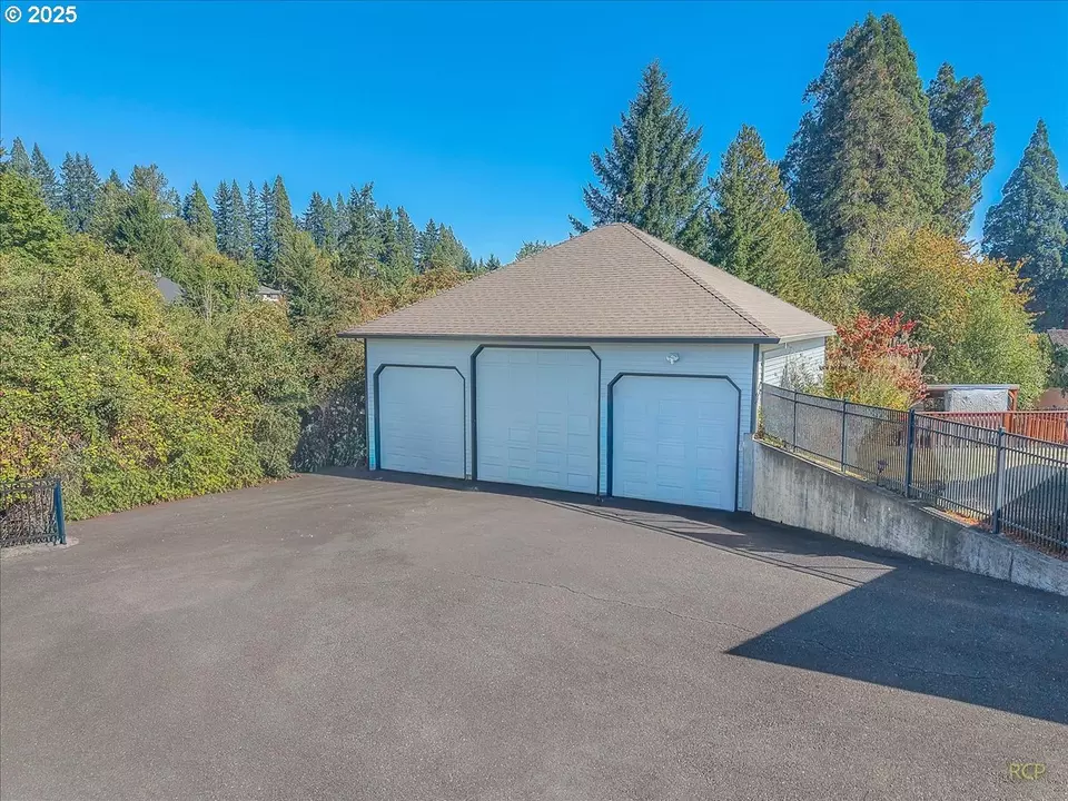 Exterior - 59720 Oliver Heights Ln, Saint Helens, OR 97051 photo 3 of 11