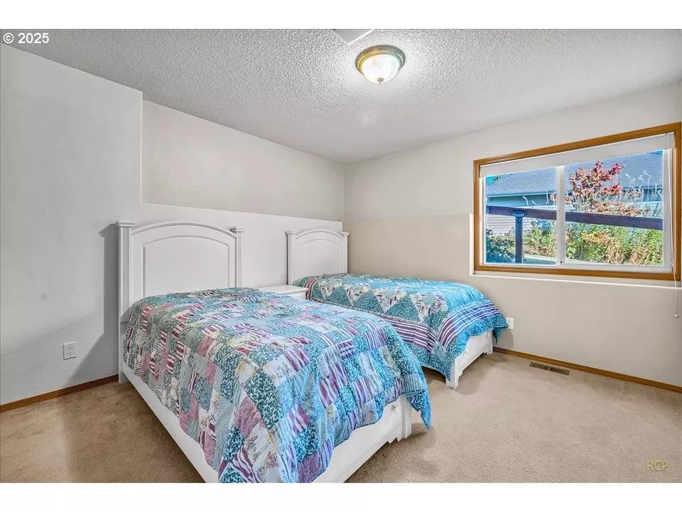 Bedroom - 59720 Oliver Heights Ln, Saint Helens, OR 97051 photo 3 of 4