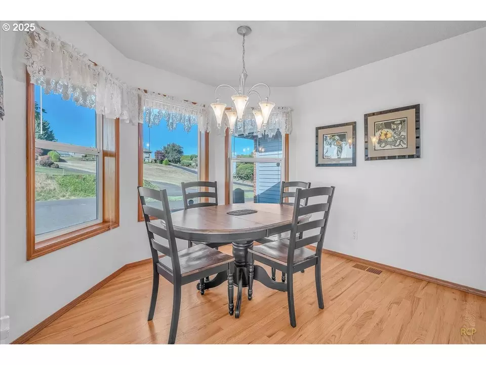 Dining - 59720 Oliver Heights Ln, Saint Helens, OR 97051 photo 1 of 1