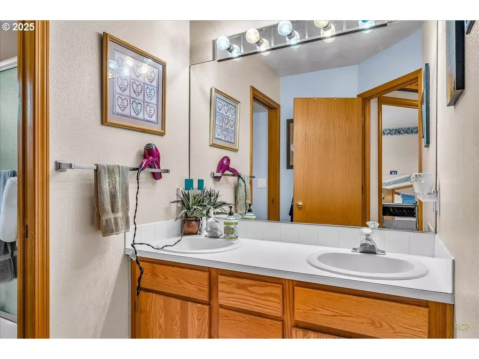 Bath - 59720 Oliver Heights Ln, Saint Helens, OR 97051 photo 2 of 2