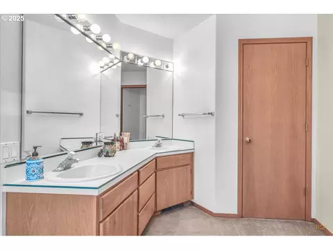 Bath - 59720 Oliver Heights Ln, Saint Helens, OR 97051 photo 1 of 2
