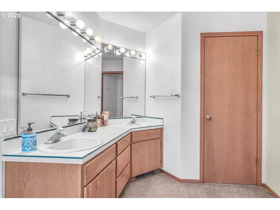 Bath - 59720 Oliver Heights Ln, Saint Helens, OR 97051 photo 1 of 2