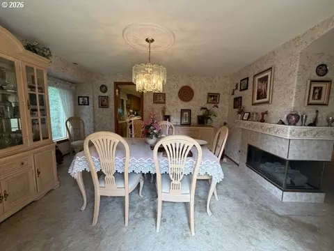 Dining - 1344 Regency Dr, Eugene, OR 97401 photo 1 of 3