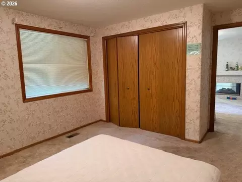 Bedroom - 1344 Regency Dr, Eugene, OR 97401 photo 7 of 8