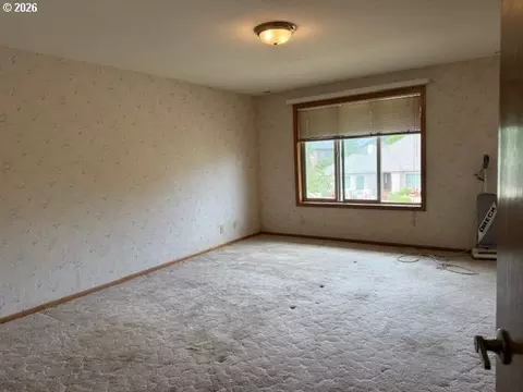 Bedroom - 1344 Regency Dr, Eugene, OR 97401 photo 4 of 8