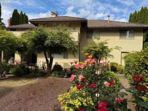 Exterior - 1344 Regency Dr, Eugene, OR 97401 photo 6 of 7