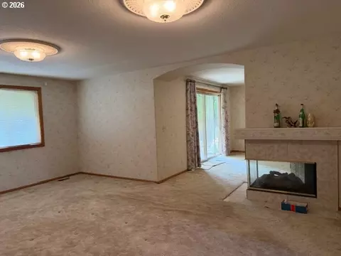 Living - 1344 Regency Dr, Eugene, OR 97401 photo 4 of 9