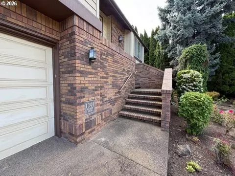 Exterior - 1344 Regency Dr, Eugene, OR 97401 photo 2 of 7
