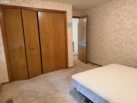Bedroom - 1344 Regency Dr, Eugene, OR 97401 photo 8 of 8