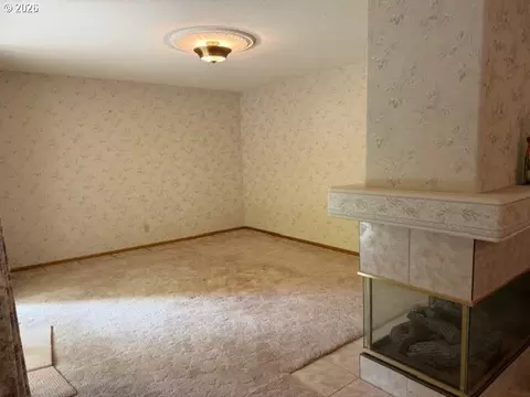 Living - 1344 Regency Dr, Eugene, OR 97401 photo 7 of 9
