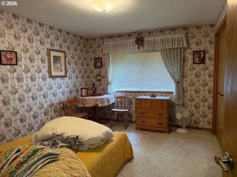 Bedroom - 1344 Regency Dr, Eugene, OR 97401 photo 1 of 3