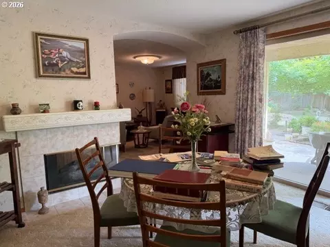 Dining - 1344 Regency Dr, Eugene, OR 97401 photo 3 of 3