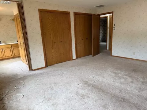 Bedroom - 1344 Regency Dr, Eugene, OR 97401 photo 6 of 8