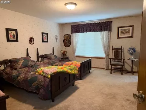 Bedroom - 1344 Regency Dr, Eugene, OR 97401 photo 2 of 3