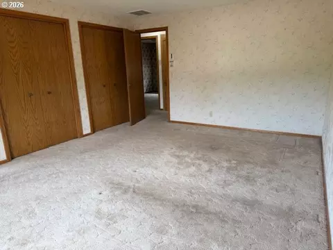 Bedroom - 1344 Regency Dr, Eugene, OR 97401 photo 5 of 8