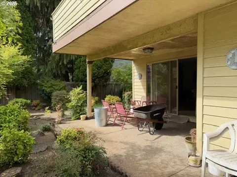 Exterior - 1344 Regency Dr, Eugene, OR 97401 photo 4 of 7